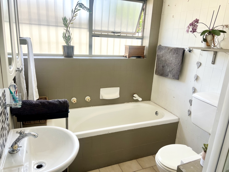 4 Bedroom Property for Sale in Plattekloof Glen Western Cape